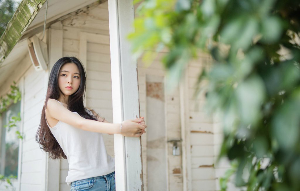 “莫要冲动！”眼看刘璝直接拔剑横在脖子上，刘璋大惊，想要阻止却已经来不及了。